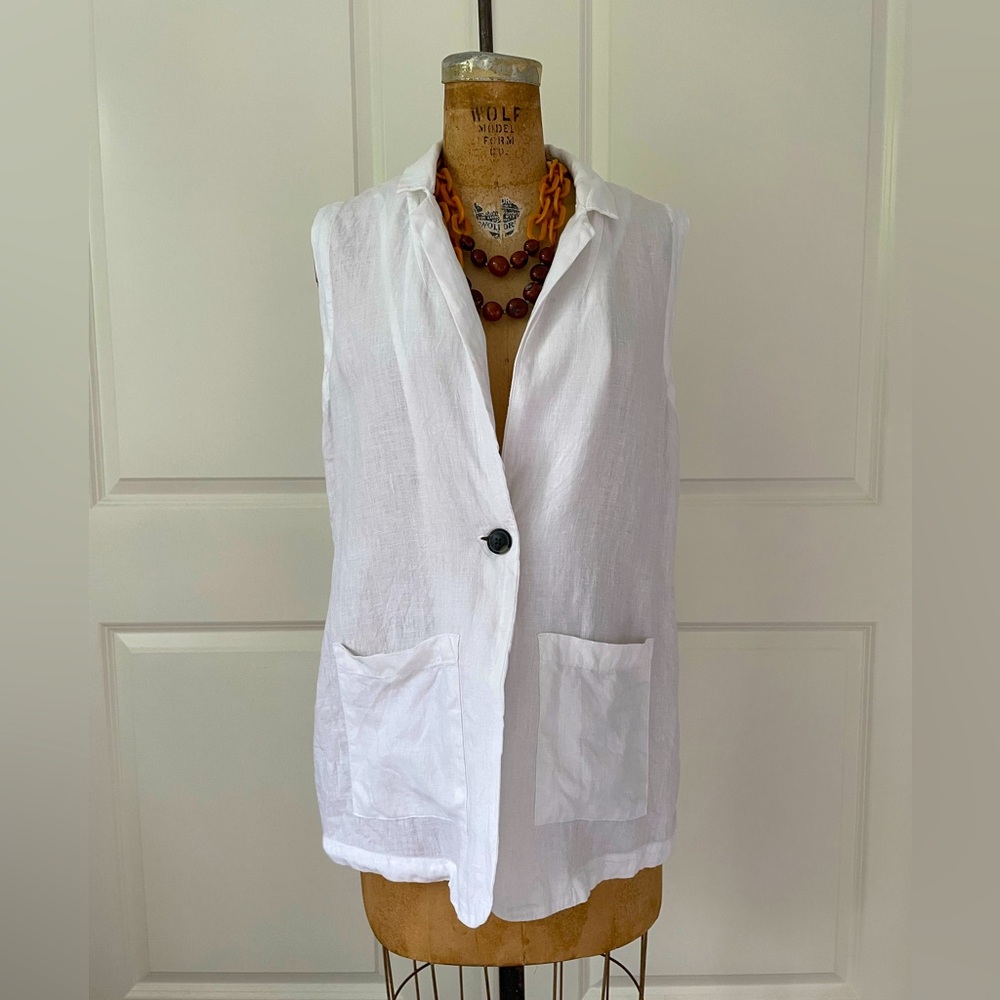 Tahari White Long Sleeveless Vest, 100% Linen, Size S.